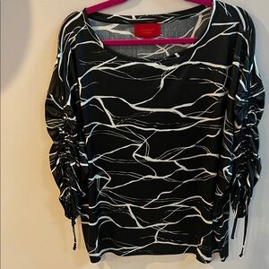 Jennifer Lopez Black and White Abstract Blouse With Drawstring sleeve Sleeves